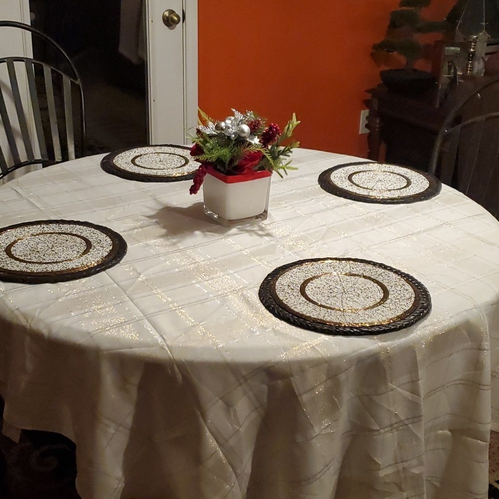 Table cloth size 83" - Picture 7 of 8